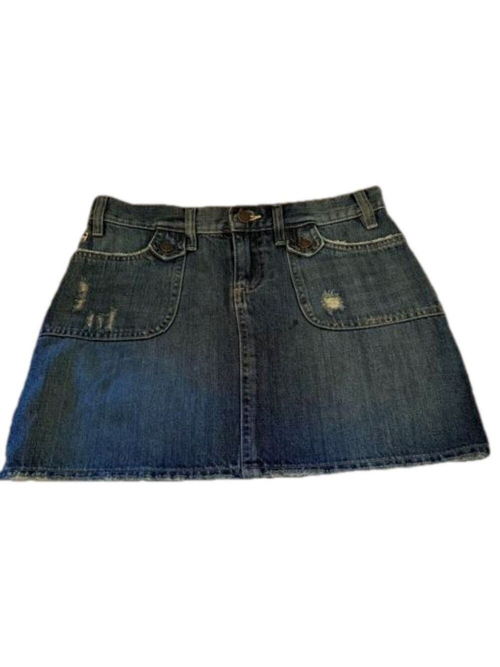 Old Navy Ultra  Distressed
Denim Skirt.
Excellent Condition
Size 2 Vintage